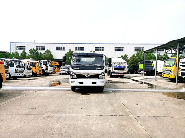 東風(fēng)大多利卡洗掃車