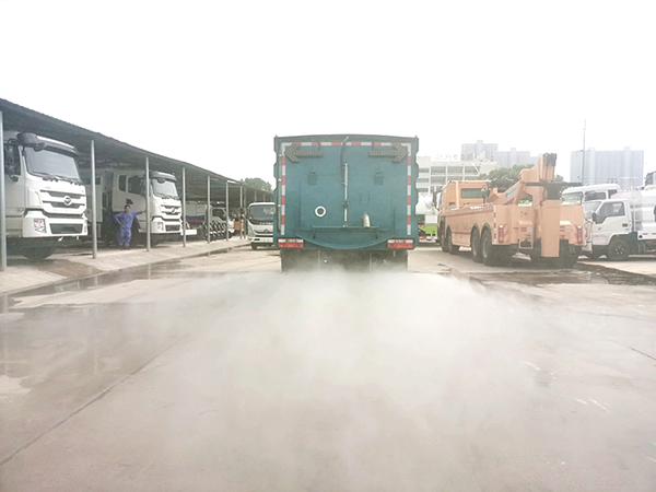 東風(fēng)大多利卡洗掃車