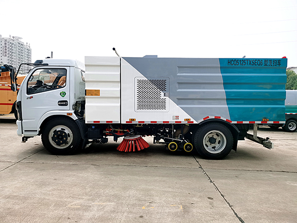 東風(fēng)大多利卡洗掃車