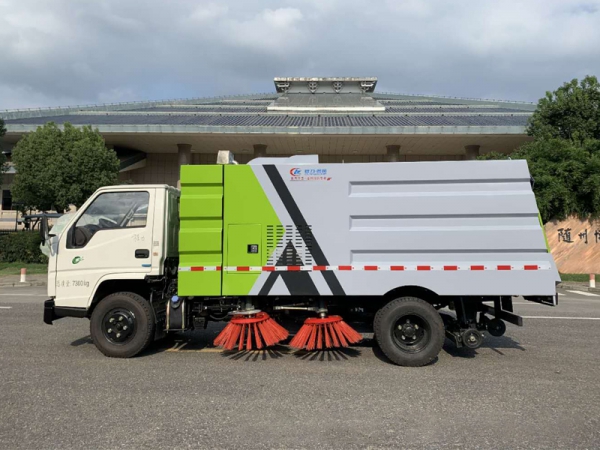 江鈴凱銳掃路車