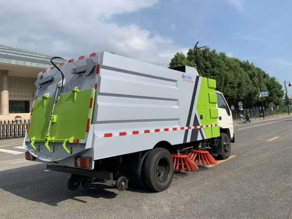 江鈴凱銳掃路車