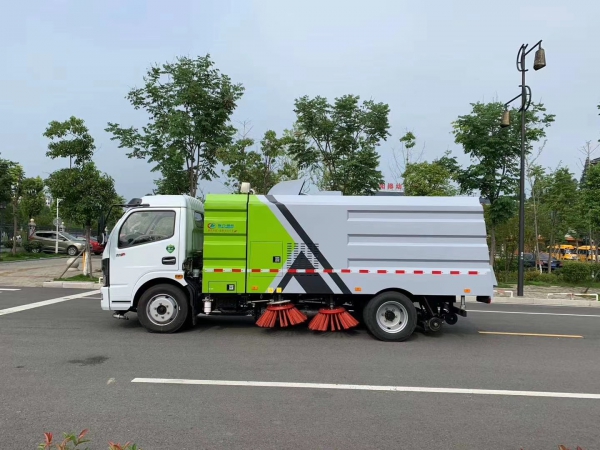 東風凱普特7.5方掃路車