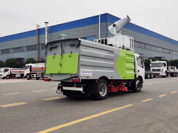 東風多利卡7.5方掃路車帶噴霧炮