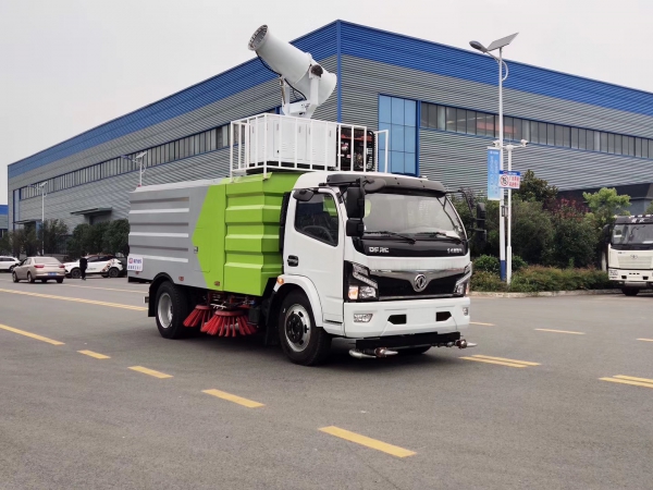 東風多利卡7.5方掃路車帶噴霧炮