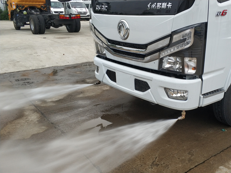 東風(fēng)小多利卡3308軸距洗掃車(chē)