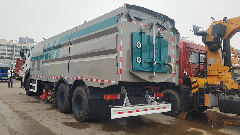 東風天龍洗掃車