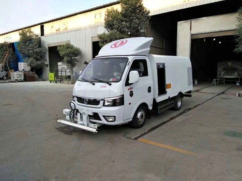 東風途逸藍牌1.5立方路面清洗車