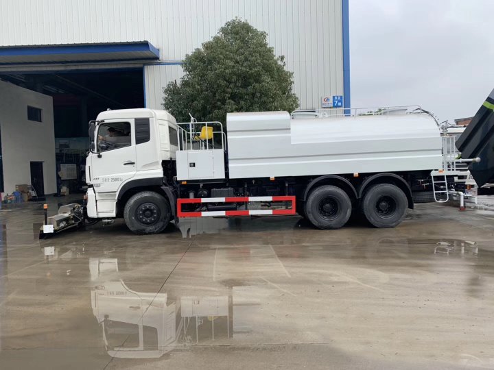 東風天龍后雙橋13立方路面清洗車