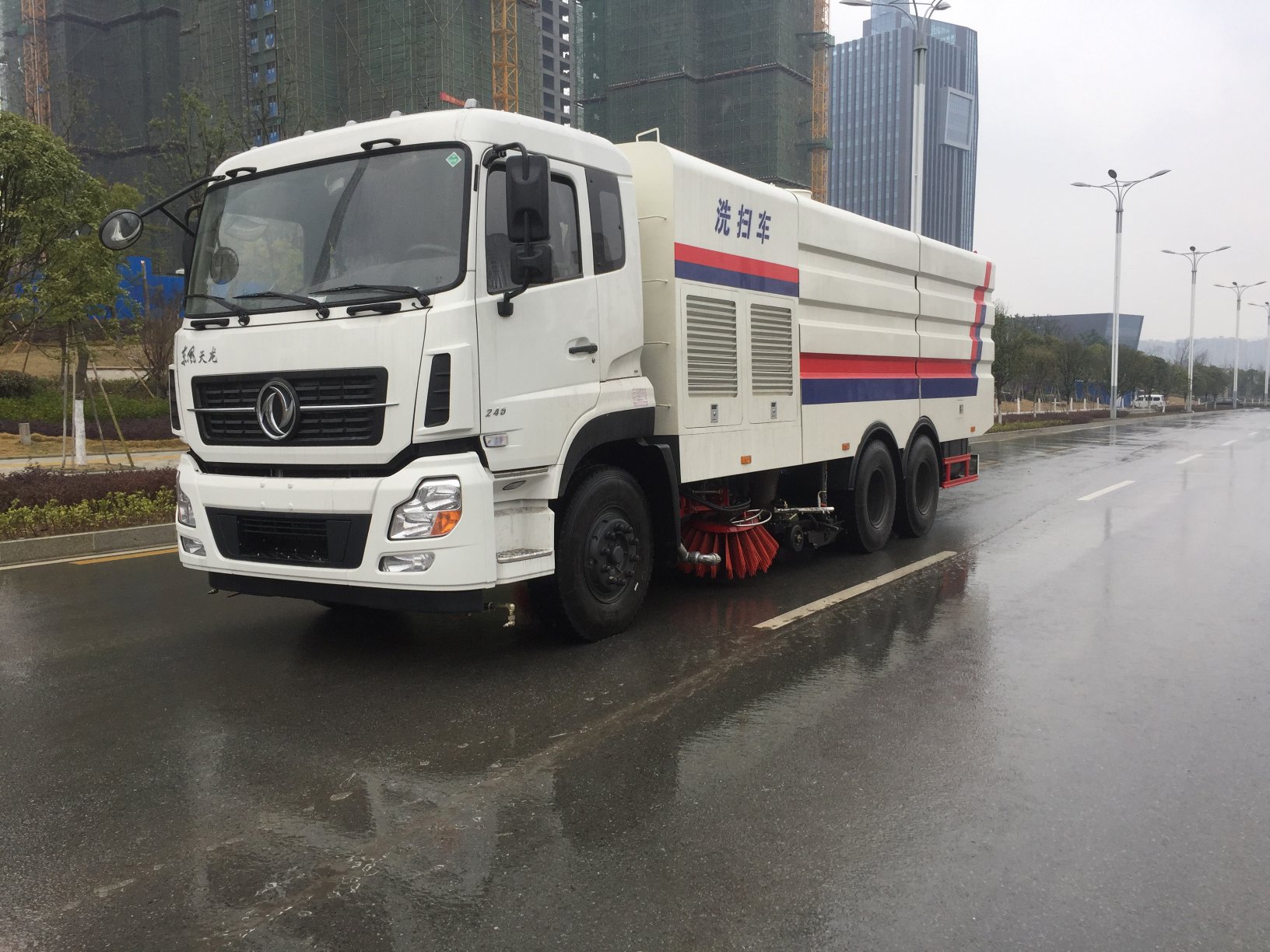 東風天龍洗掃車9立方塵箱/13立方水箱