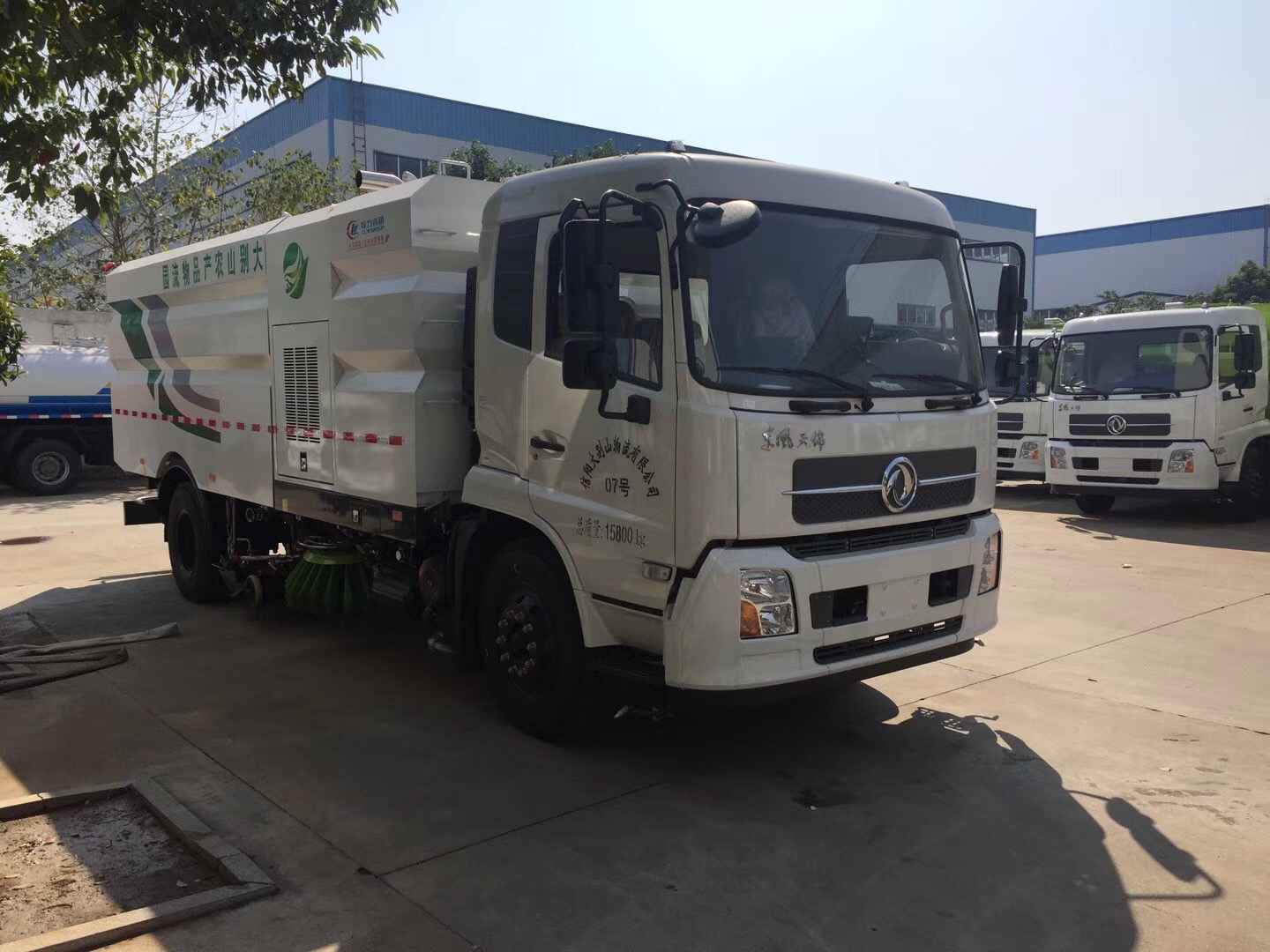 東風(fēng)天錦洗掃車(chē)7立方塵箱/8.5立方水箱