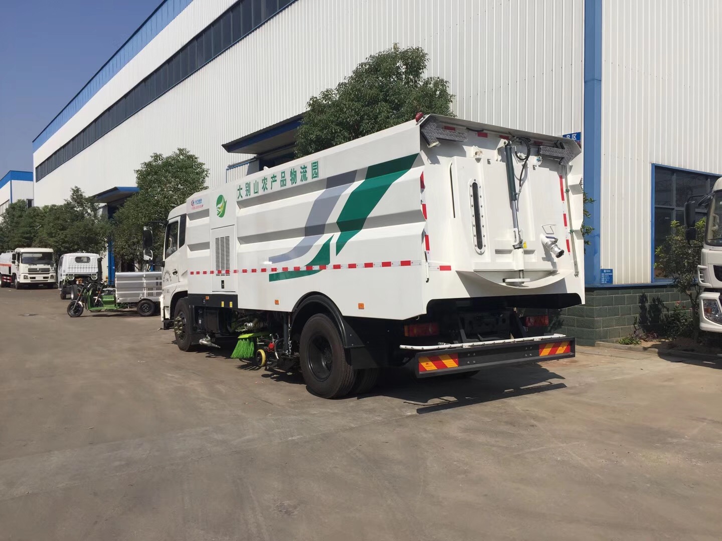 東風(fēng)天錦洗掃車(chē)7立方塵箱/8.5立方水箱