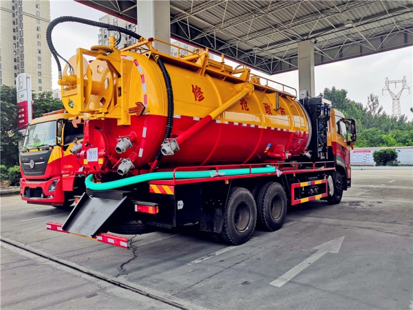東風天龍后八輪清洗吸污車