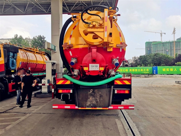 東風天龍后八輪清洗吸污車