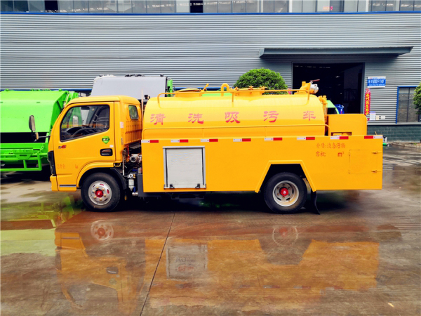 東風(fēng)小多利卡清洗吸糞車(chē)