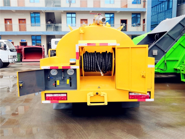 東風(fēng)小多利卡清洗吸糞車(chē)
