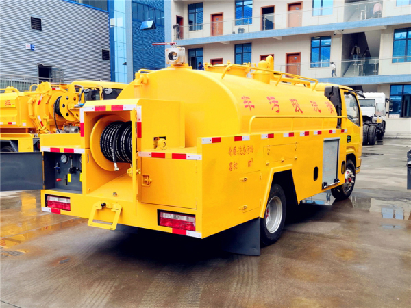 東風(fēng)小多利卡清洗吸糞車(chē)