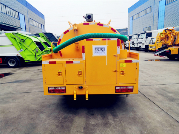 東風(fēng)小多利卡清洗吸糞車(chē)