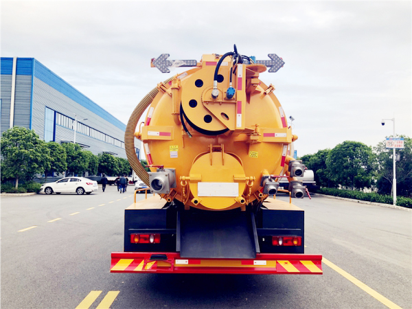 東風(fēng)天錦帶副發(fā)市政搶修車