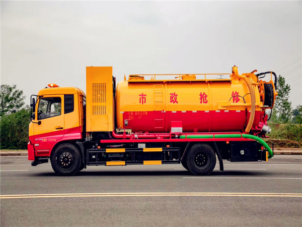 東風天錦帶副發抽淤泥河道清理車