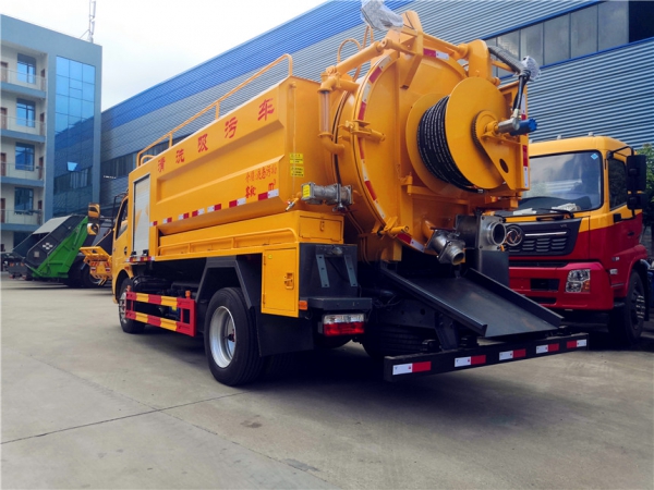 東風大多利卡10立方清洗吸污車