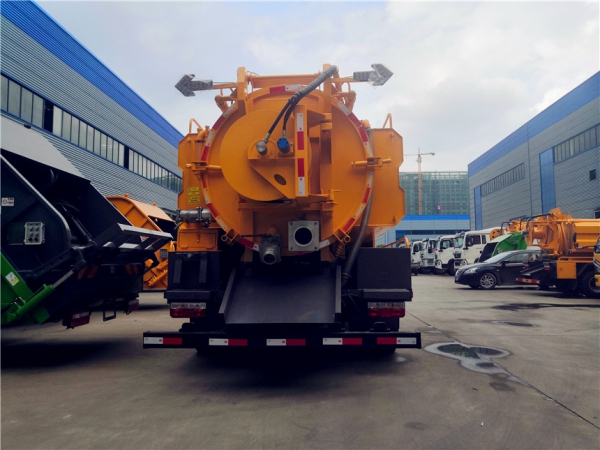 東風大多利卡10立方清洗吸污車