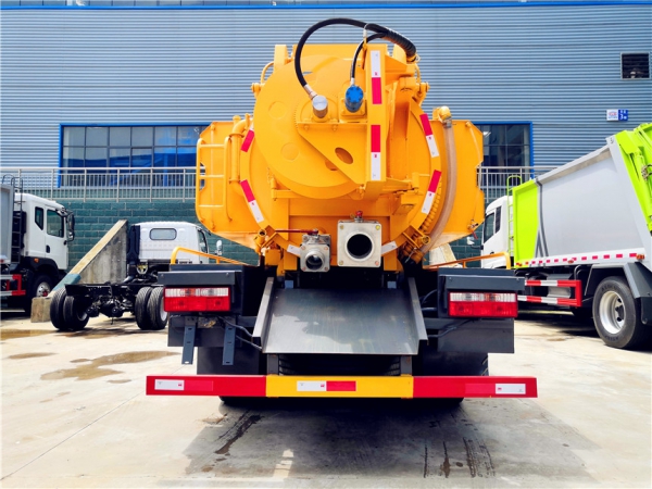 東風(fēng)多利卡6立方清洗吸污車