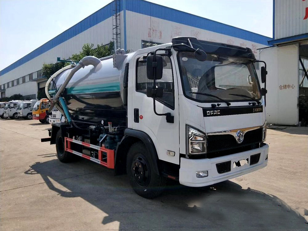 東風D7/8立方吸污車