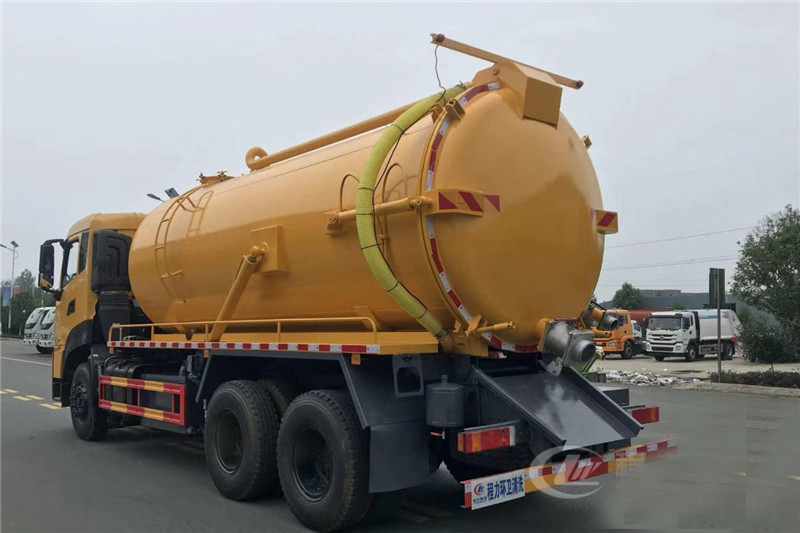 東風天龍18立方吸污車