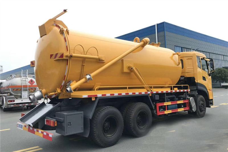 東風天龍18立方吸污車