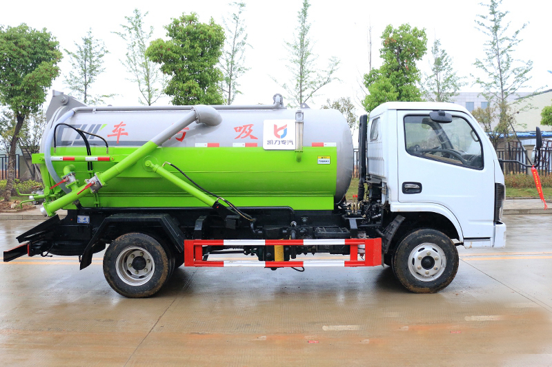 東風小福瑞卡5立方吸污車