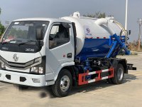 東風小多利卡5立方吸污車