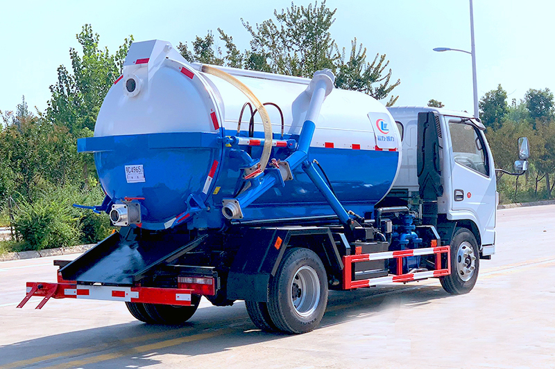 東風(fēng)小多利卡5立方吸污車