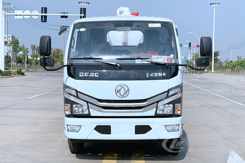 東風(fēng)小多利卡5立方吸污車