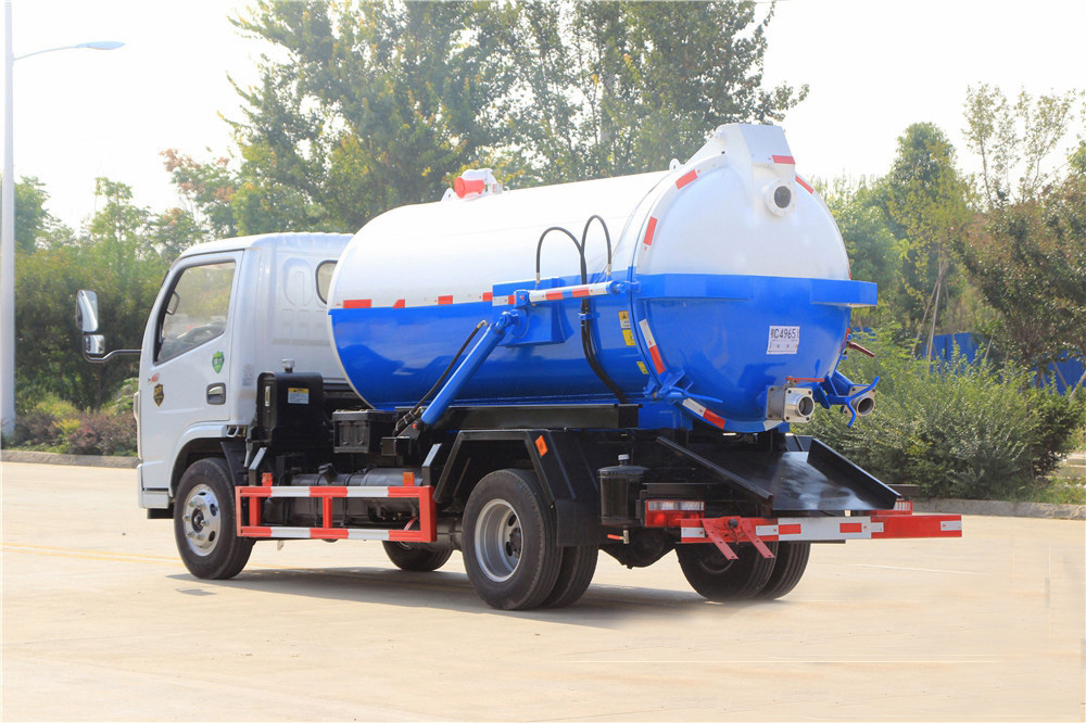 東風(fēng)D6/4.5立方吸污車