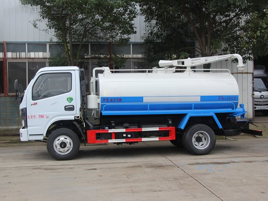 東風(fēng)小福瑞卡5立方吸糞車