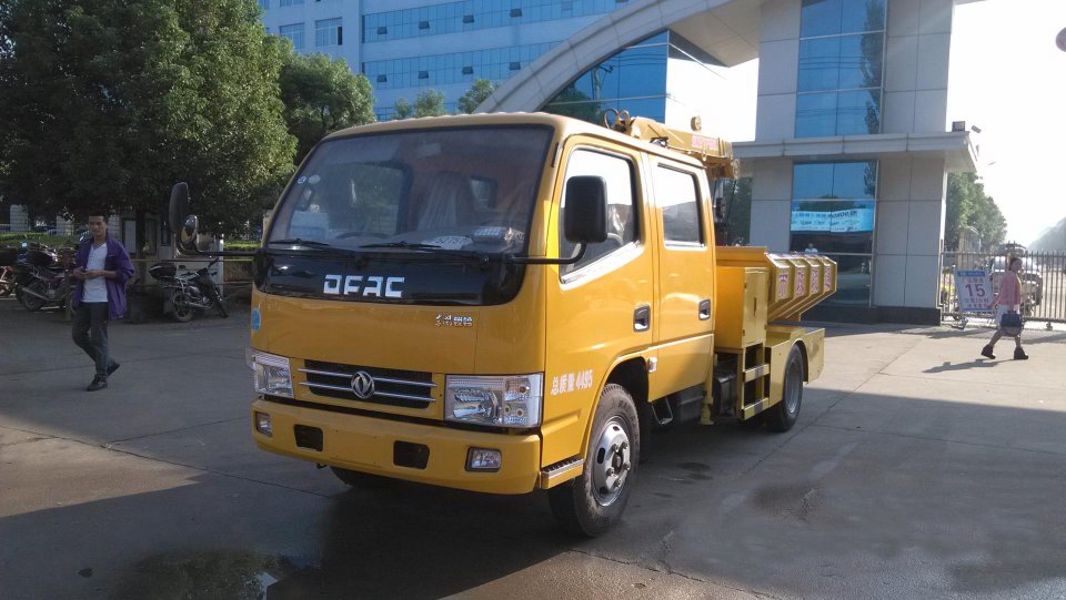 東風(fēng)雙排3立方藍(lán)牌清淤車