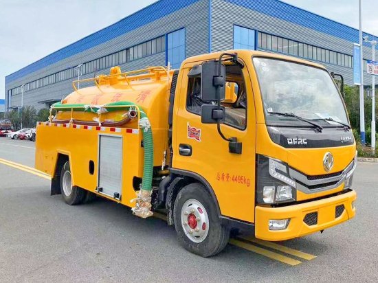 東風(fēng)小多利卡5.5立方清洗吸糞車