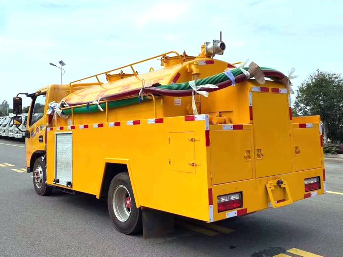 東風(fēng)小多利卡5.5立方清洗吸糞車