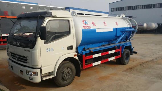 東風大多利卡7立方吸污車