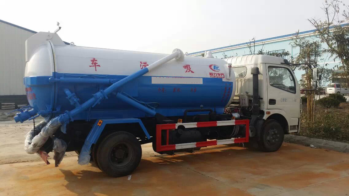 東風大多利卡7立方吸污車