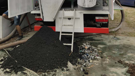 東風3308軸距黃牌吸污凈化車