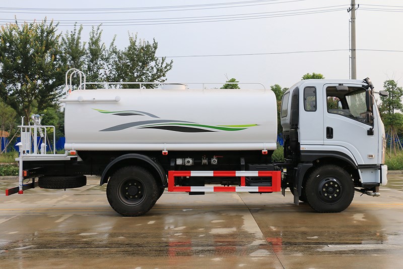 東風專底DIL/12立方灑水車