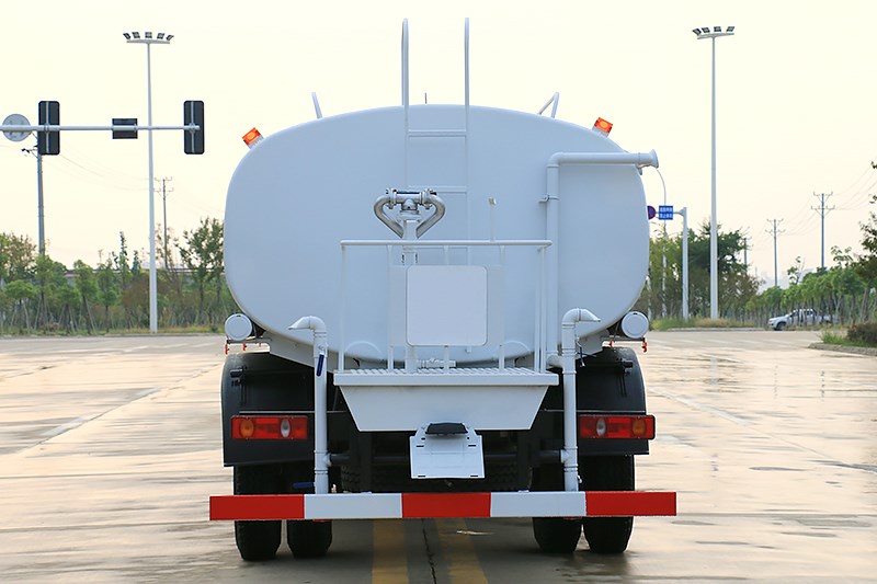 東風專底DIL/12立方灑水車