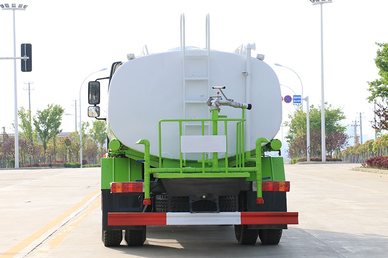 解放13立方灑水車