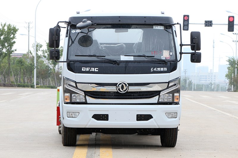 東風(fēng)大多利卡9.2立方灑水車