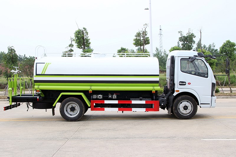 東風(fēng)大多利卡9.2立方灑水車