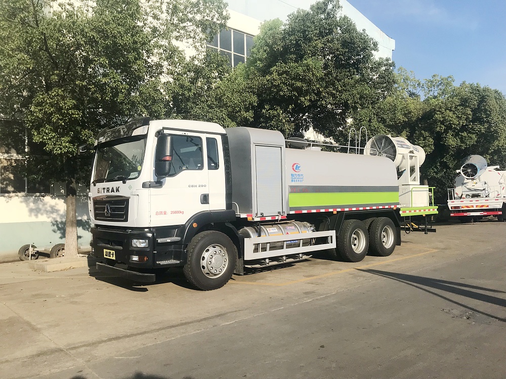 重汽汕德卡后雙橋霧炮車16立方/50-120米霧炮