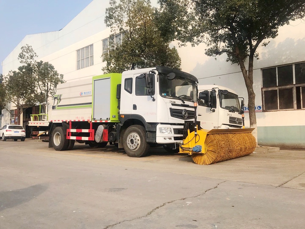 東風華神T5霧炮車10立方/50-100米霧炮