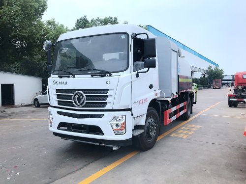 東風專底抑塵噴霧車10立方/50-100米霧炮