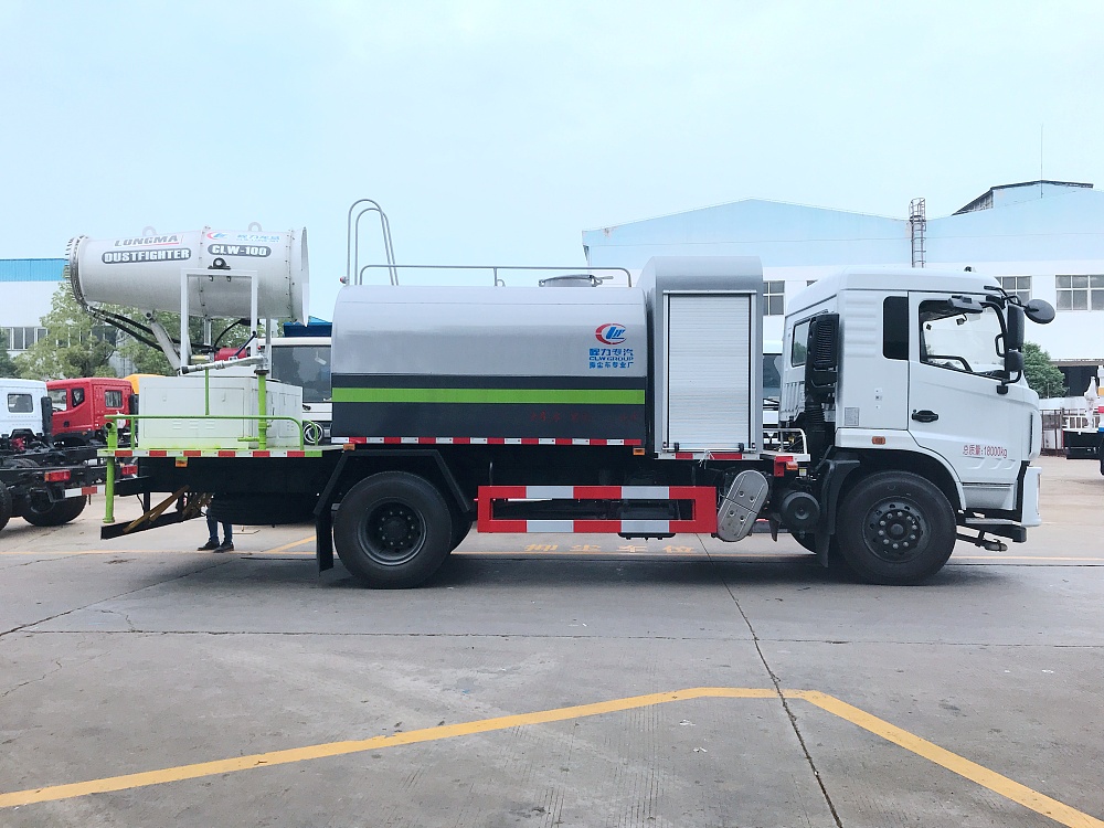 東風(fēng)專(zhuān)底抑塵噴霧車(chē)10立方/50-100米霧炮